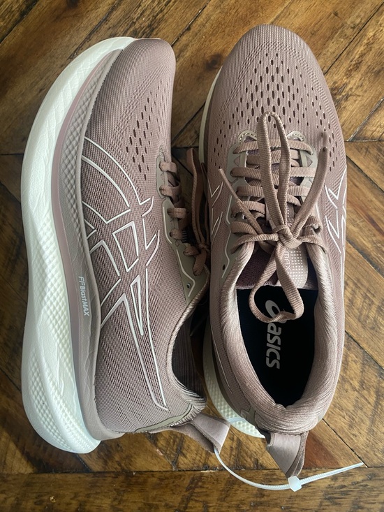Asics Shoes - NWOT Asics Women’s Running Sneakers in Mauve and White
